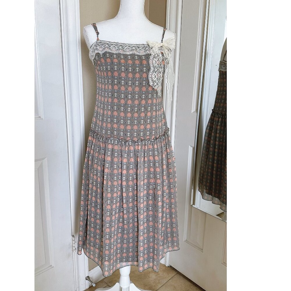 BCBG Beautiful silk Lace floral Sleeveless dress size 6